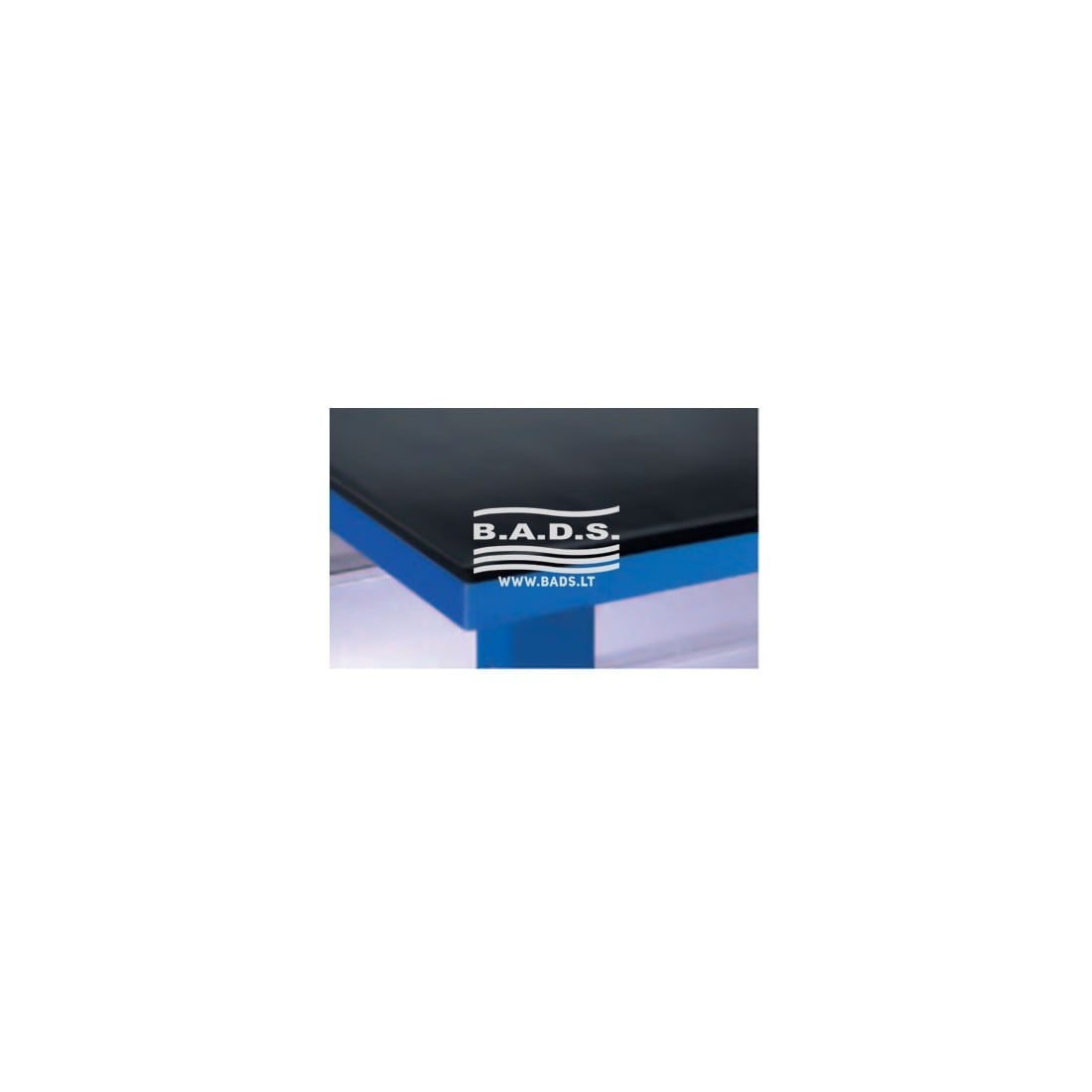 The tabletop is metal with a rubber surface 45mm thick (tabletop length 1500mm) (010021193, TECNOLAM)