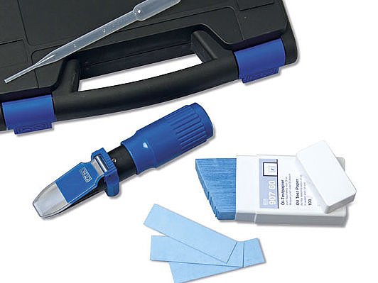 Analysis kit for sampling and quality control of AdBlue®. (061211_1, LEITENBERGER)