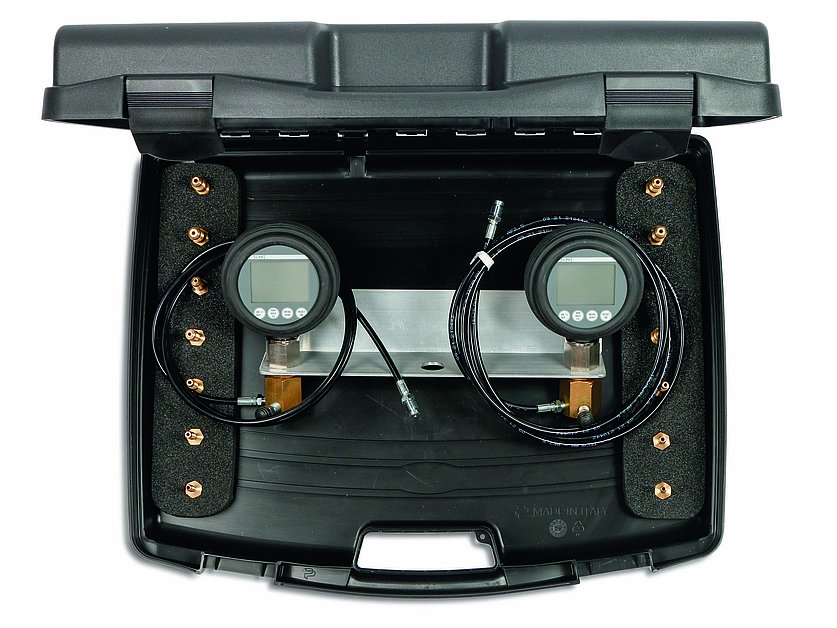 Digital brake pressure tester car with high pressure gauge and high pressure lines (100122_1, LEITENBERGER)