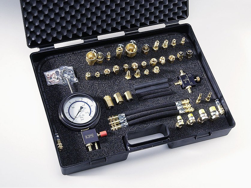 Fuel low pressure diagnostic kit 30 adapters (041615-LR, LEITENBERGER)