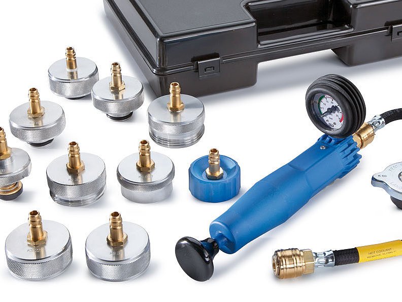Cooling system test case for cars with 11 test adapters (010922, LEITENBERGER)