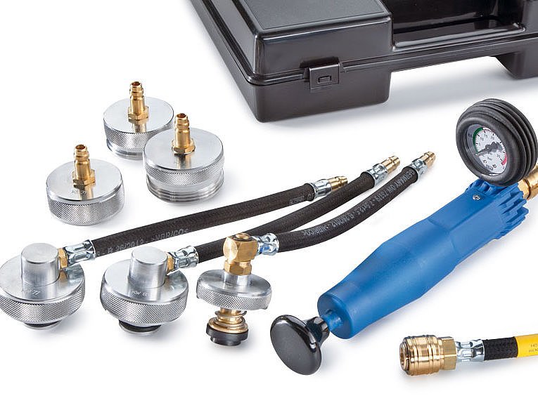 Cooling system test case for cars with 6 adapters (010923_1, LEITENBERGER)