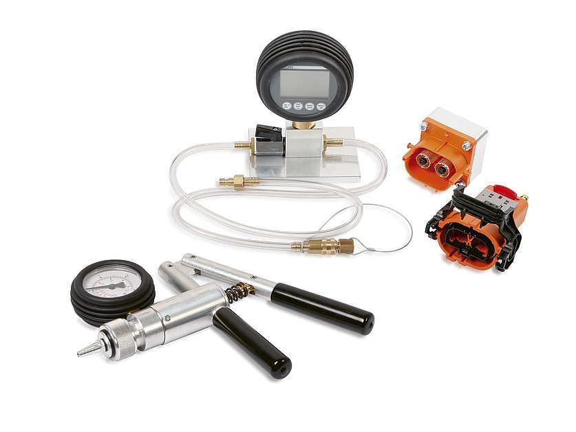 Leak test device with digital manometer, 0.5%FS, ±200mbar, incl. certificate, 2x PA, HV90 (042733_1, LEITENBERGER)
