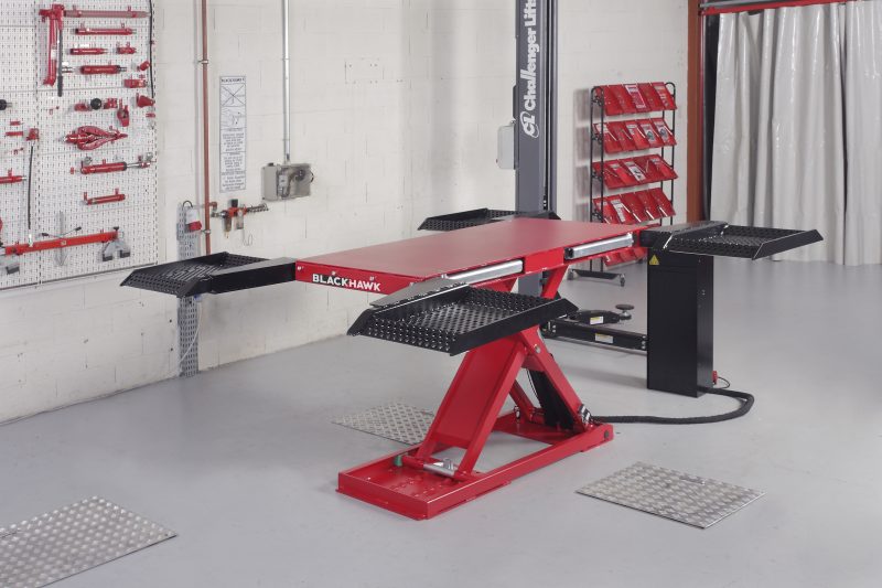 Scissor table lift 3.5 t with pump, remote control, hose cover plates and ramps (STL50A, BLACKHAWK)