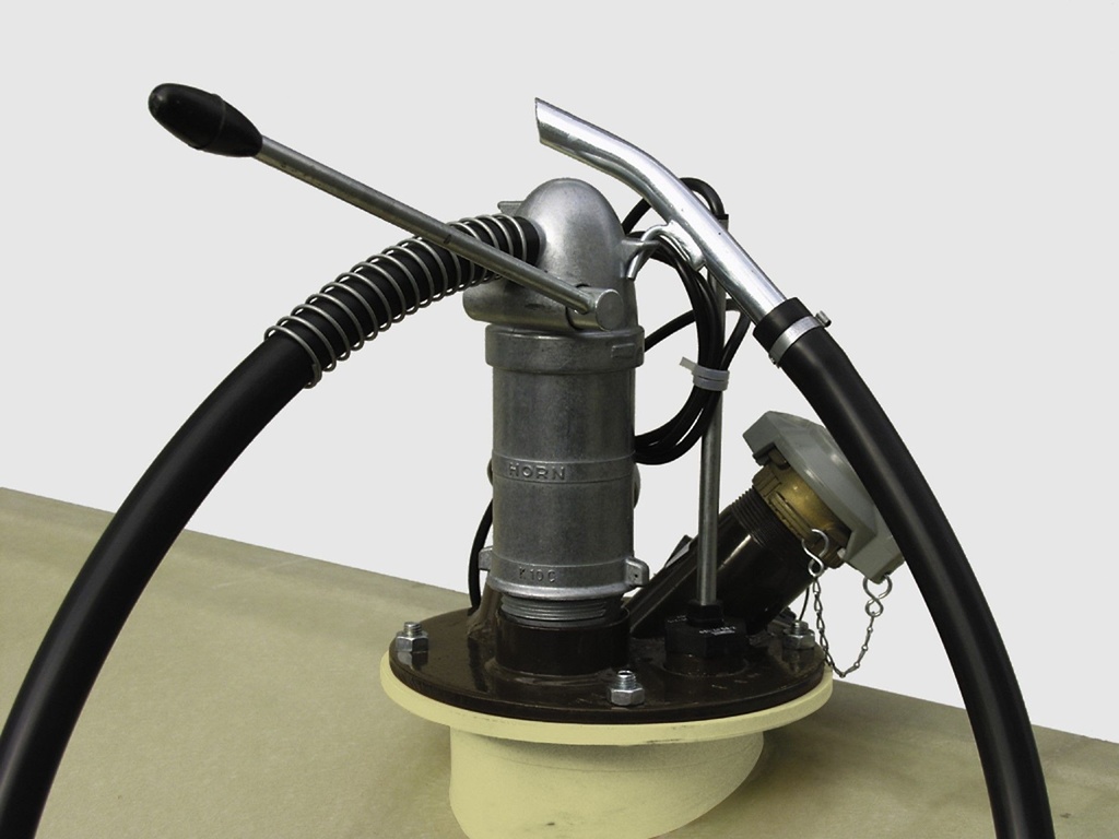 Dyzelino rankinis siurblys 25 l/min, 1,5 m žarna ir kolektorius, siurbimo vamzdis 1450 mm, 0,25 l per taktą (1452, CEMO)